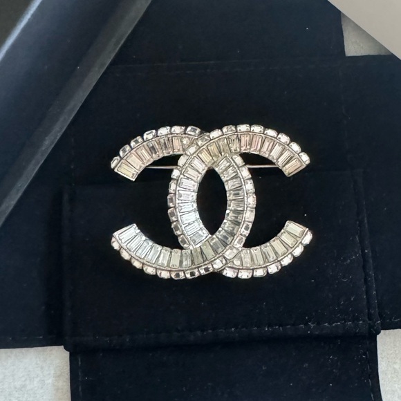 Chanel CC Crystal Brooch - Picture 1 of 10